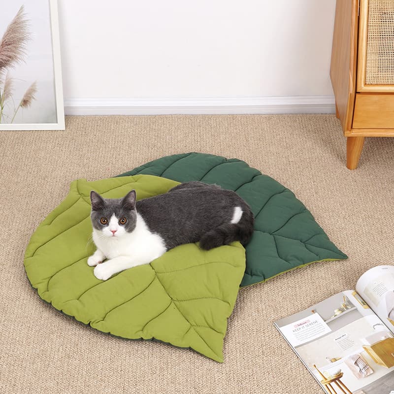 Leaf-Shaped Pet Sleeping Mat - Durable Dog Floor Pad & Cat Bed for Sleeping and Playtime