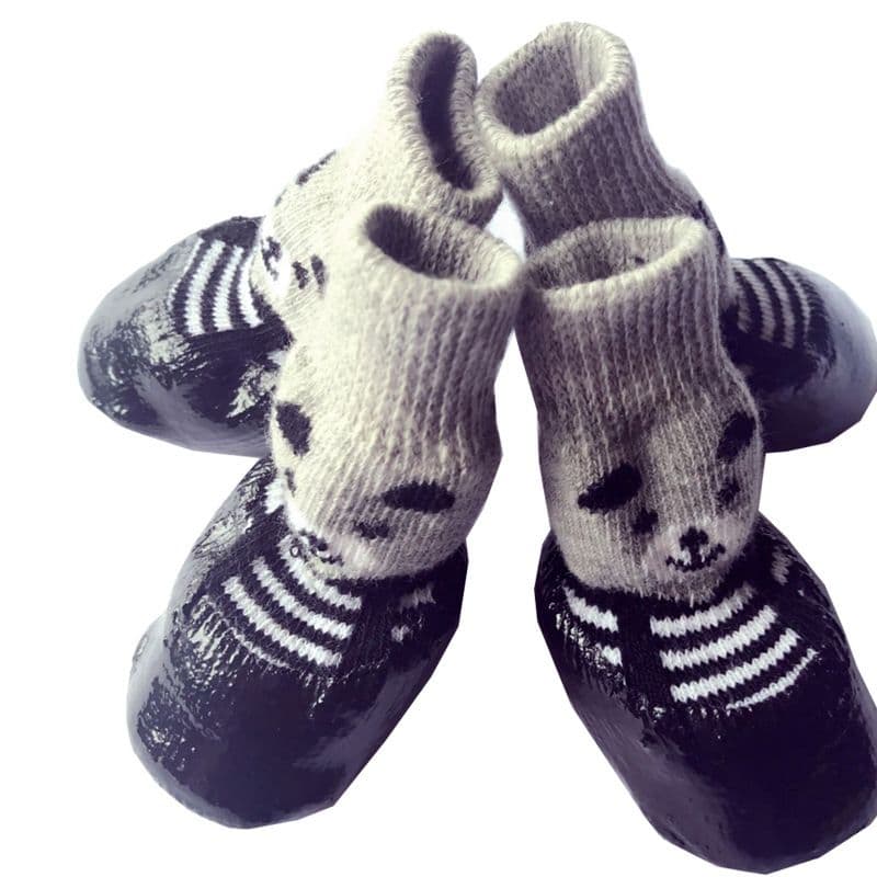 Rubber Dog Shoes Waterproof Anti Slip comes with 4 straps. it is recommended that the shoe width is