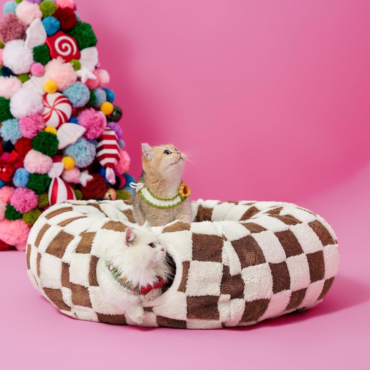 2-in-1 Plush Donut Cat Tunnel Bed, Checkered Pattern Pet Cave with Interactive Hanging Ball, Non-Slip Bottom, Foldable Design for Indoor Cats and Kittens, photo 1 of 10